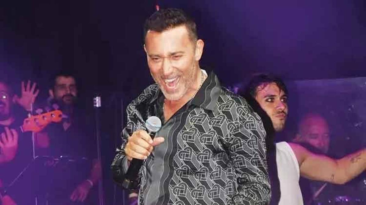 Harbiye'de konser veren Mustafa Sandal'ı ailesi yalnız bırakmadı
