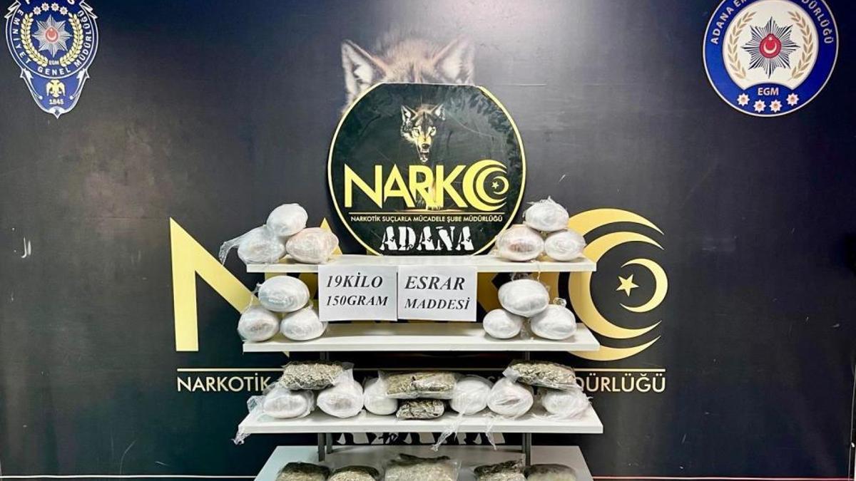 Polisin durdurduğu otomobilde bavulda 19 kilo 150 gram esrar çıktı