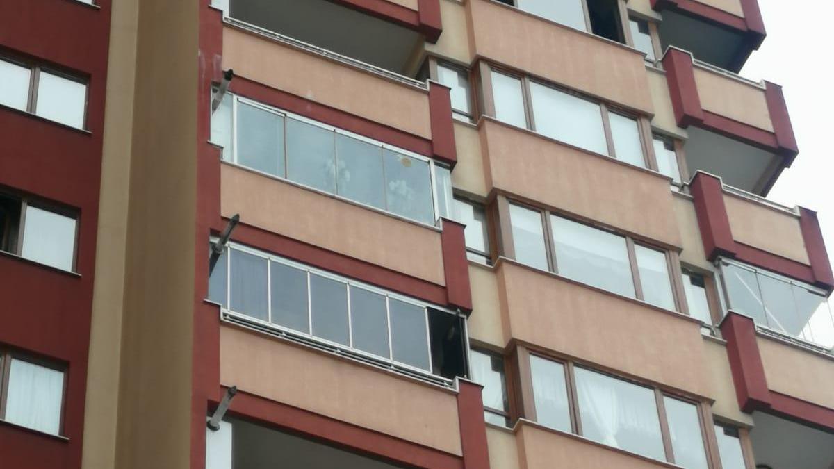 10'uncu kattaki daire, yangında kullanılamaz hale geldi