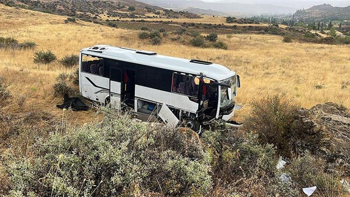 Düğüne giden midibüs devrildi: 27 yaralı var