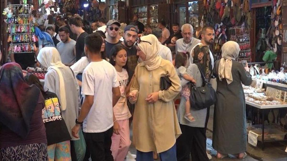 Gaziantep'in tarihi çarşılarında hafta sonu yoğunluğu! Doldu taştı