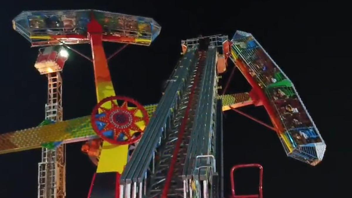 Lunaparkta panik: Bir saat boyunca baş aşağı havada asılı kaldılar