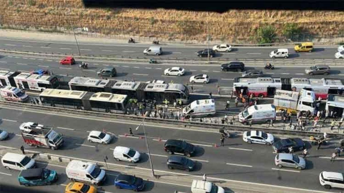 Küçükçekmece'de metrobüsler çarpıştı: 1 can kaybı, 50 yaralı! Kazanın ön raporu ortaya çıktı
