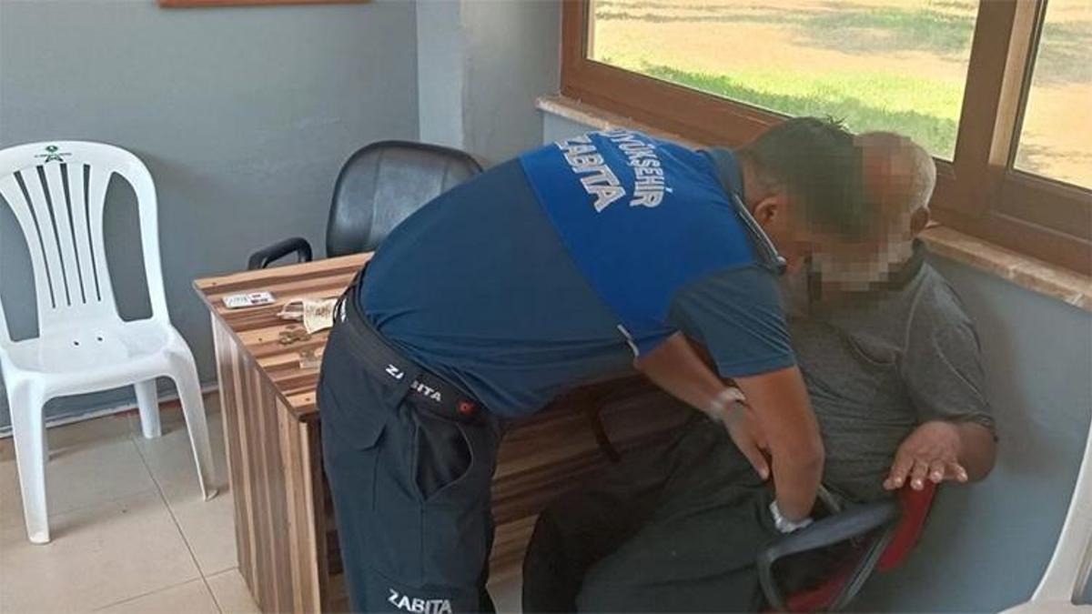 Adana’dan Tarsus’a dilenmek için taksisiyle geldi
