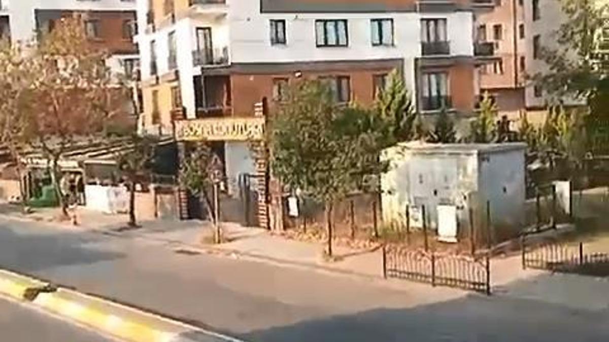 İstanbul - Sultanbeyli'de tazminat konusunda anlaşamayan işçi, iş yerine böyle kurşun yağdırdı / Olay anı görüntüsüyle