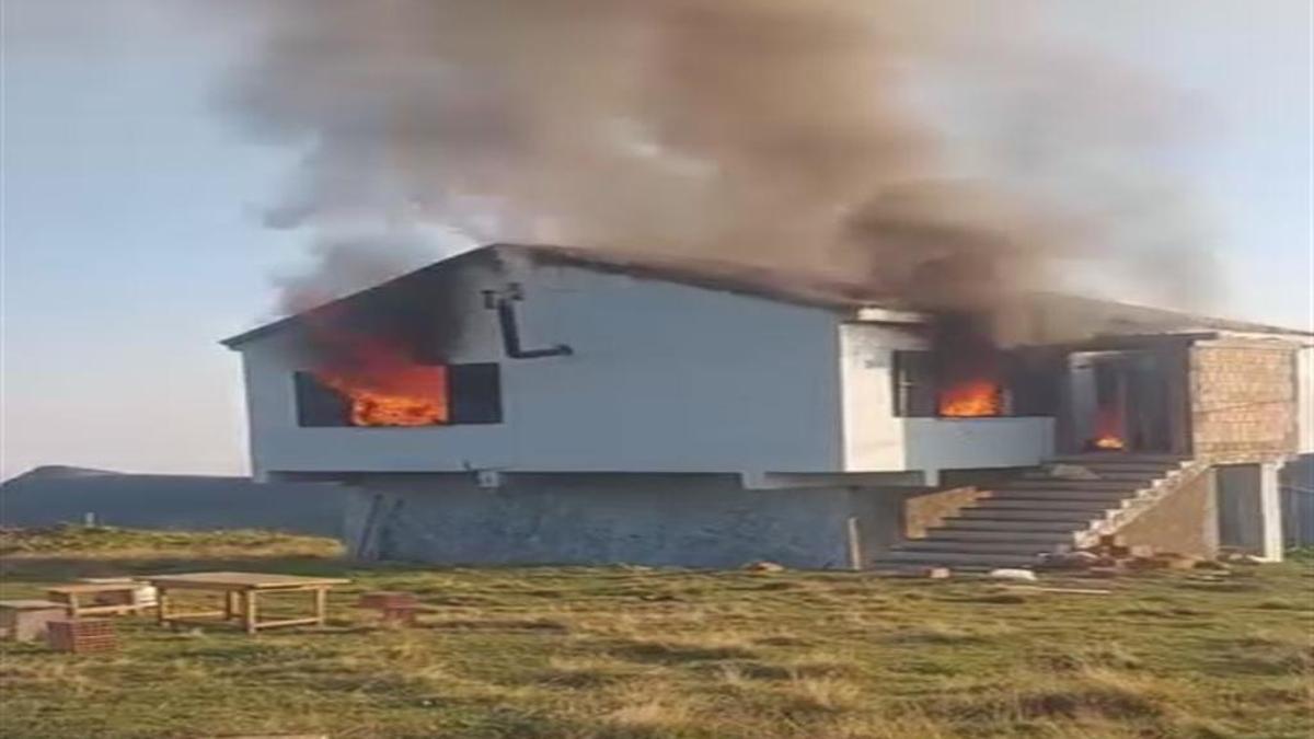 Arazi anlaşmazlığından 3 akrabasını öldüren şüpheli arkasında delil bırakmamak için evi yaktığı ortaya çıktı