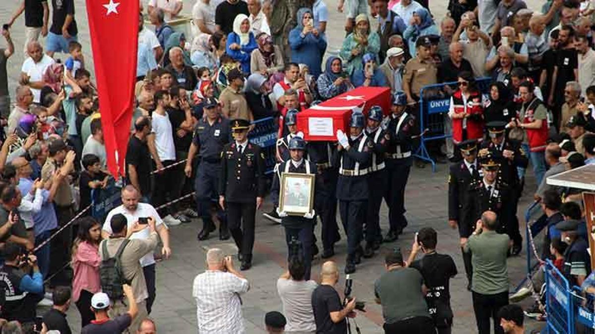 Diyarbakır'da şehit olan Jandarma Uzman Çavuş Yavuz Güney son yolculuğuna uğurlandı