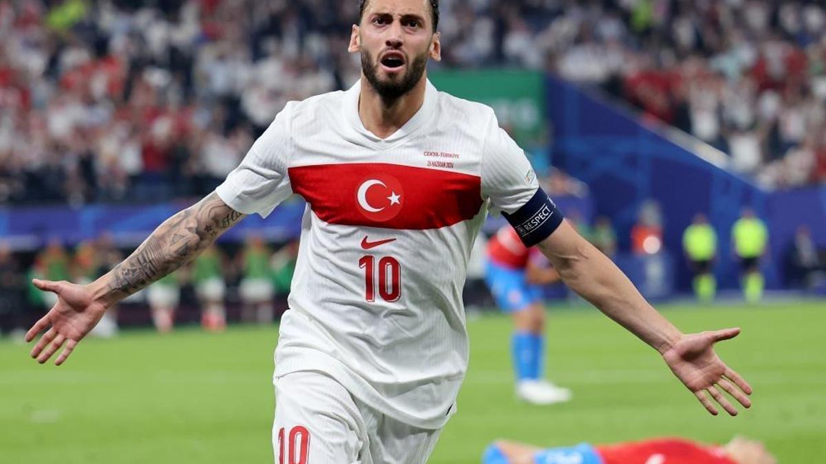 Hakan Çalhanoğlu, Ballon d'Or'a aday gösterildi