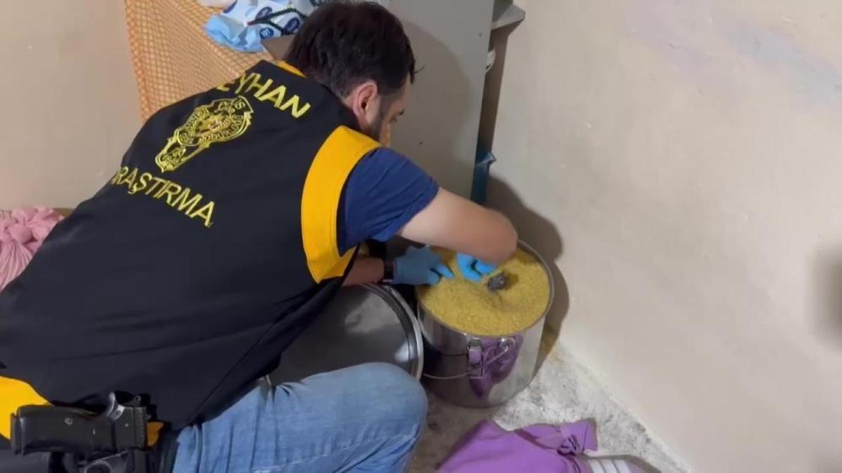 Adana'da şeytanın aklına gelmeyecek zula: Bulgurun içine silah gizlemişler
