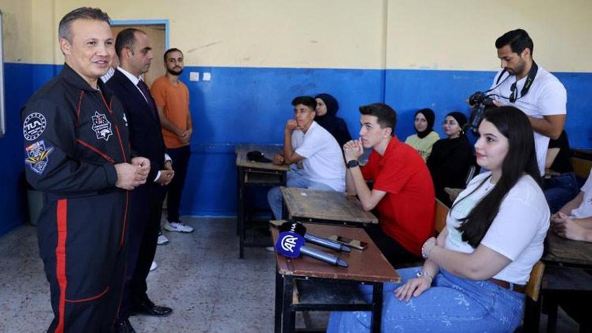 Alper Gezeravcı'dan Adana'da öğrencilere önemli nasihatler