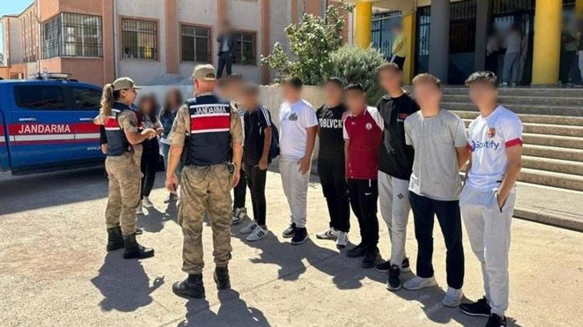 Gaziantep'te jandarma tarafından 351 okul önü ve çevresinde denetim gerçekleştirildi