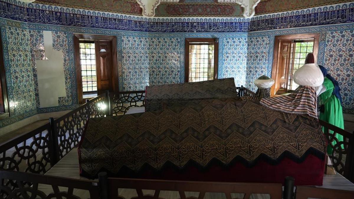 Şehzade Mustafa'nın türbesindeki çiniler 15 yıldır kayıp, Ziyaretçilerin yüreğini sızlatıyor