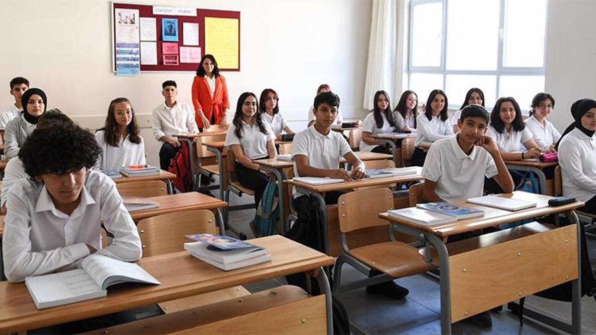 Adana'da okullar açıldı güvenlik ve temizlik sorunu yeniden gündemde