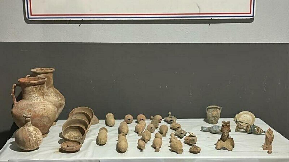 Manisa'da 37 tarihi eser ele geçirildi; 3 gözaltı