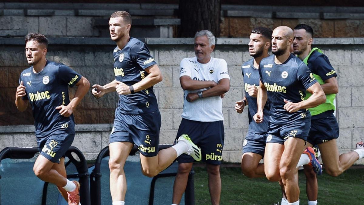 Fenerbahçe, Galatasaray derbisi hazırlıklarına başladı
Fenerbahçe, Galatasaray derbisi hazırlıklarına başladı