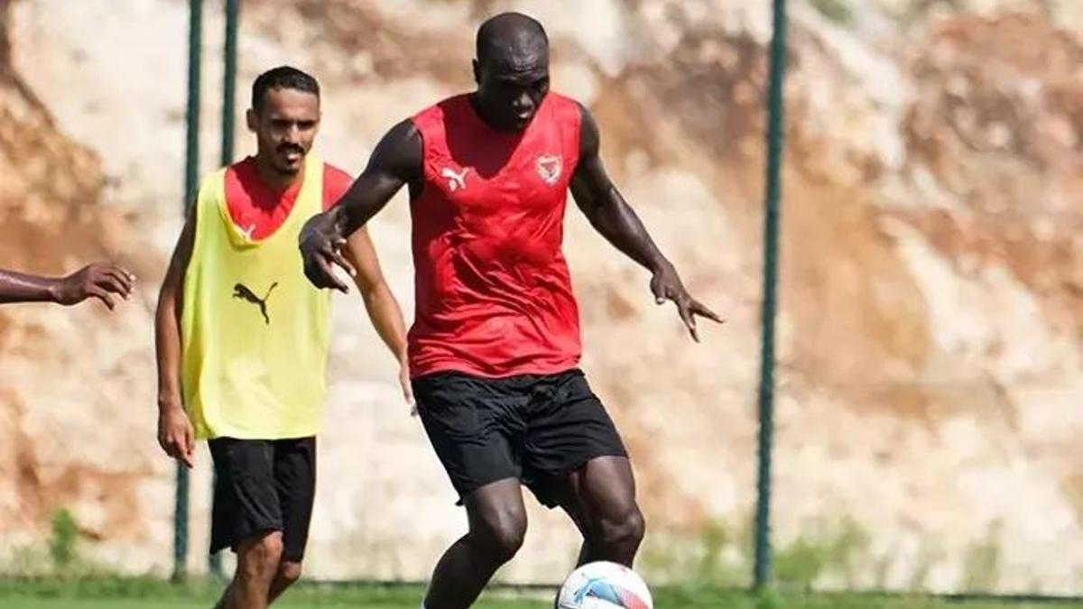 Hatayspor’da Vincent Aboubakar sahne alıyor