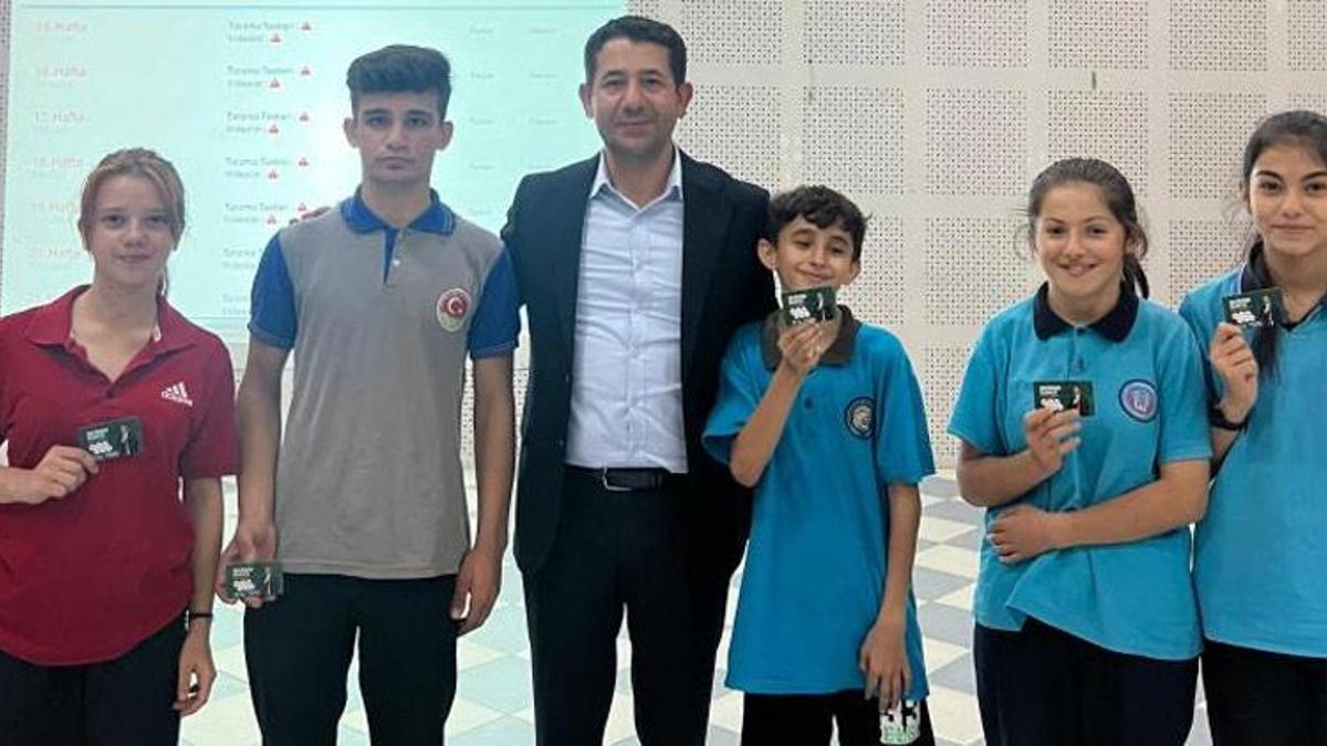 Adana'da Başkan Özen'den öğrencilere ücretsiz dijital dershane