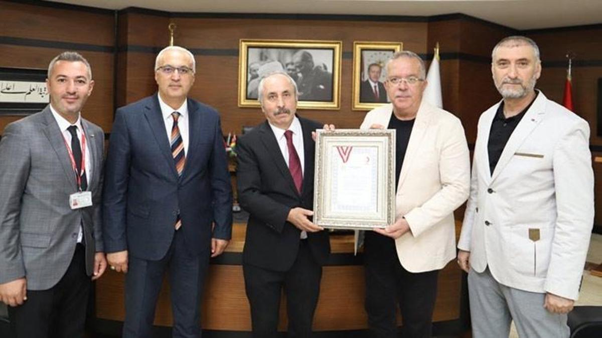 Kızılay’dan Amasya Üniversitesi’ne gümüş madalya verildi