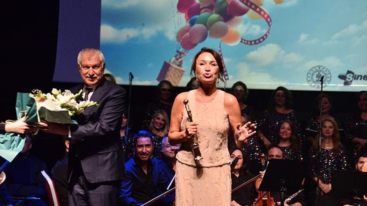 Altın Koza'da Demet Akbağ ve Uğur Polat'a 'Onur Ödülü'