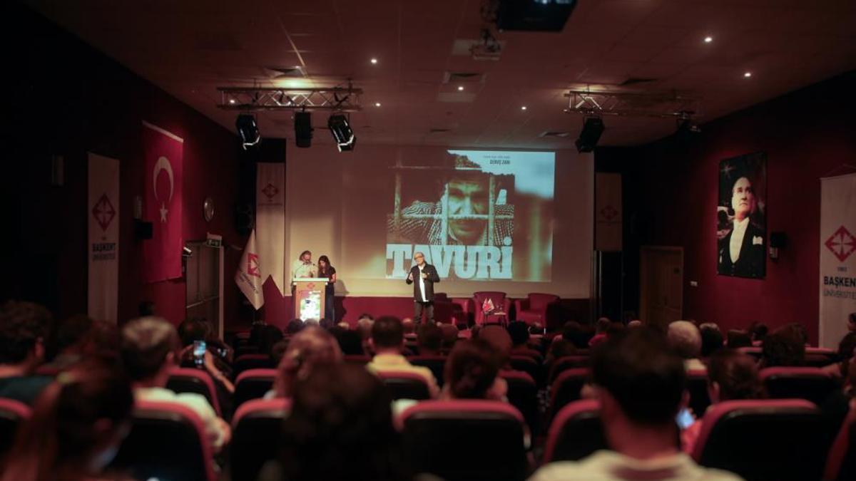 Derviş Zaim'in Tavuri filmi Adana'da izleyicisiyle buluştu