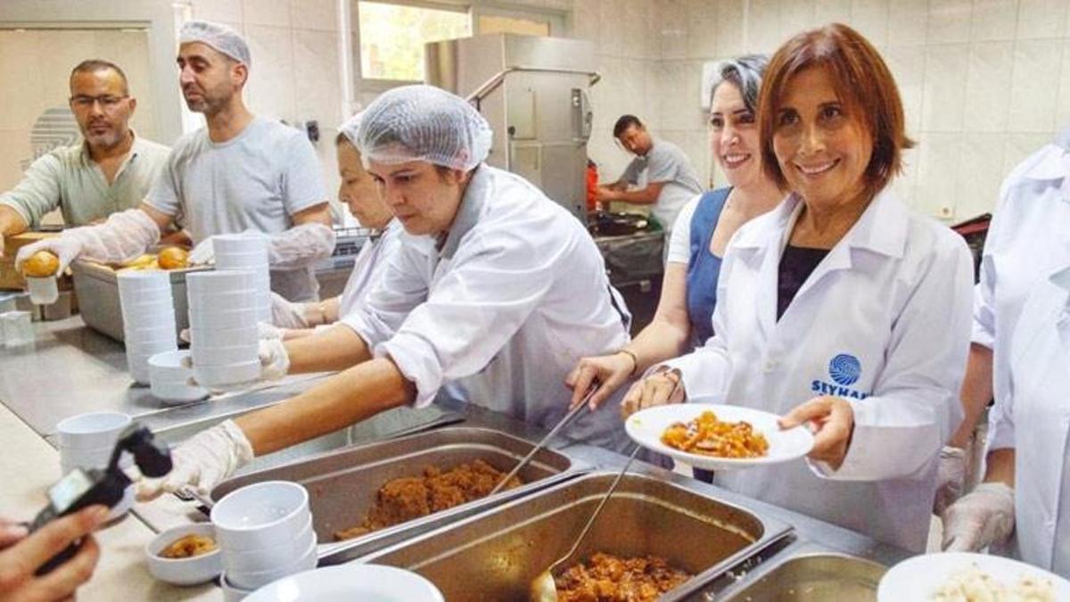 Adana'ya ilk Kent Lokantası açıldı! “Yoksulluk kader değildir"