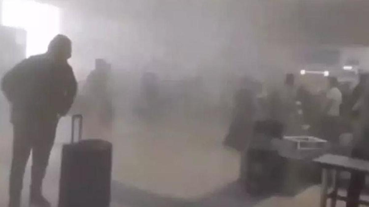 Van'da havalimanının bekleme salonu dumanla kaplandı