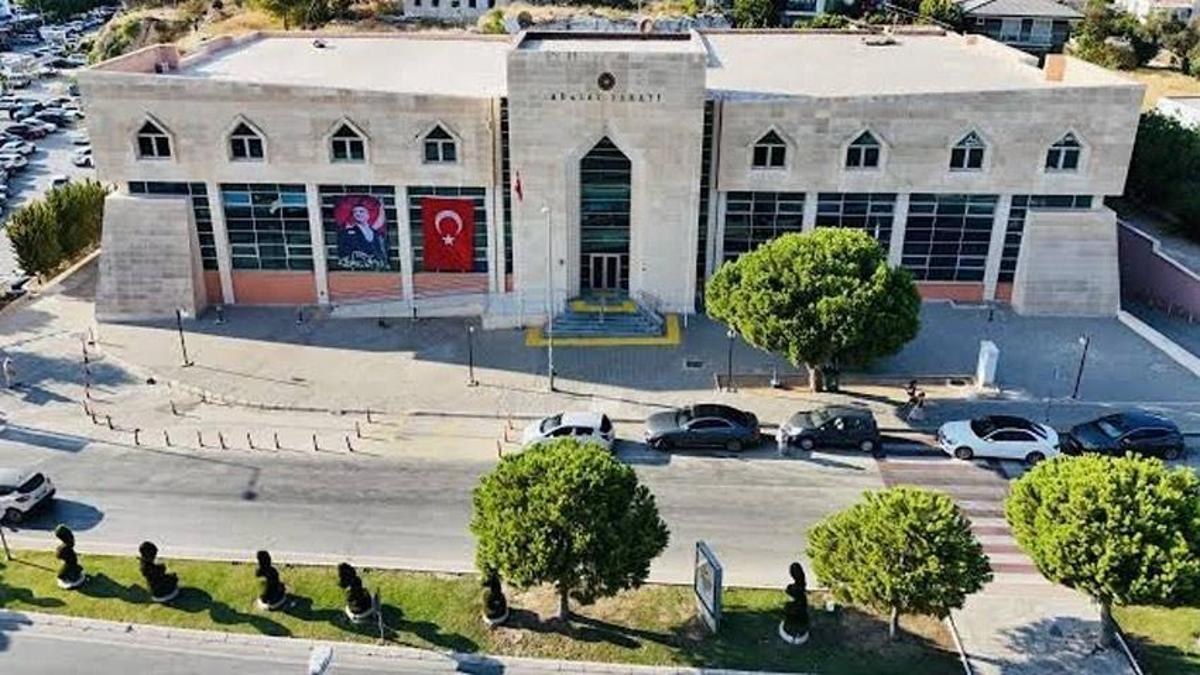 İzmir merkezli 8 ilde 'suç örgütü' operasyonu! Gözaltına alındılar