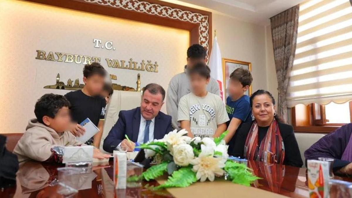 Devlet korumasındaki çocuklar ve gençler valilikte ağırlandı! 'Hayata Köprü Sanat'