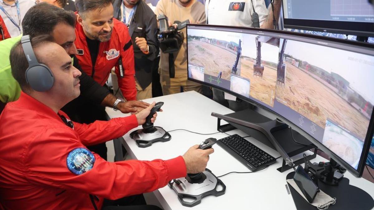 Bakan Kacır 5G teknolojisi ile 800 KM uzaklıktaki iş makinesini kumanda etti