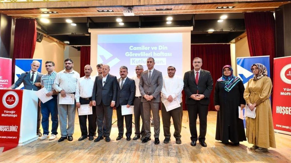 Yüreğir'de din adamlarına başarı belgesi verildi