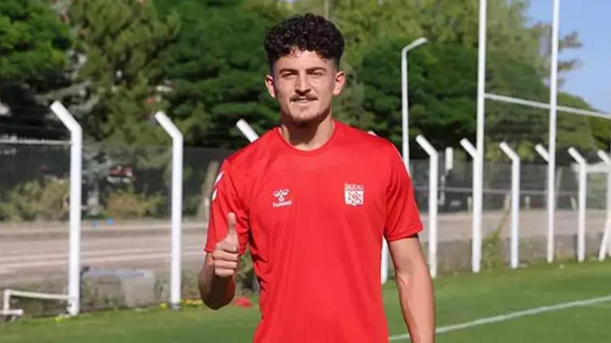 Milli takıma çağrıldı, Sivasspor'da forma şansı bulamıyor