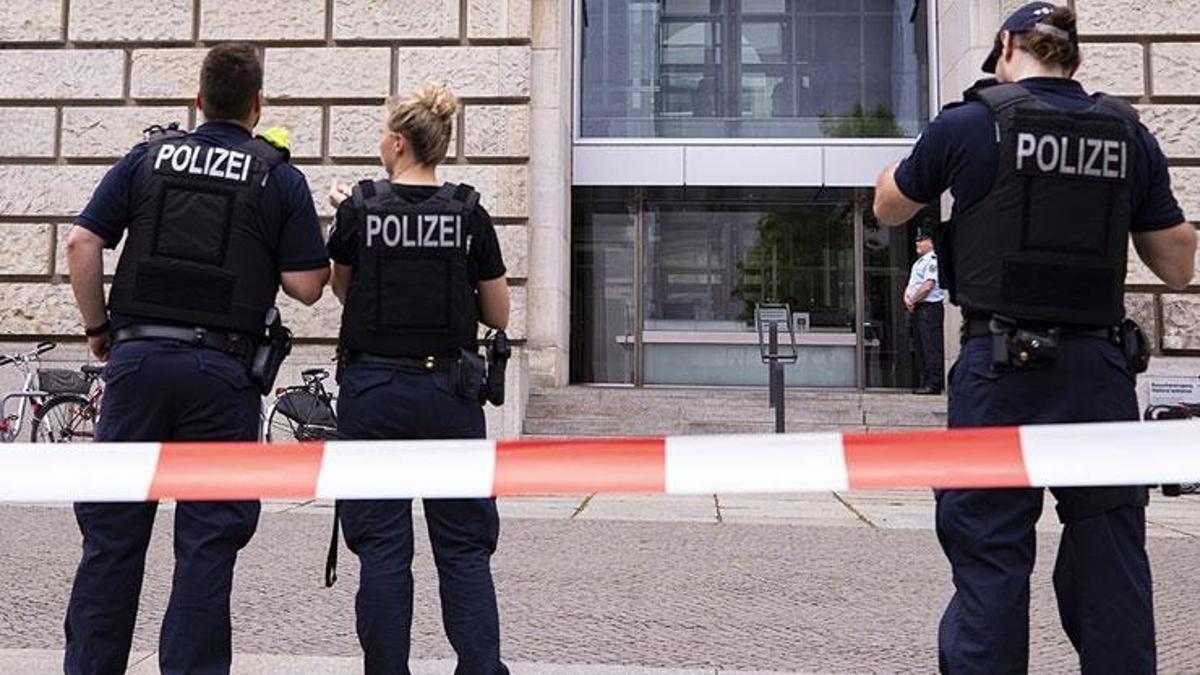 Almanya'nın Krefeld kentindeki bir sinema salonunda silahlı saldırı