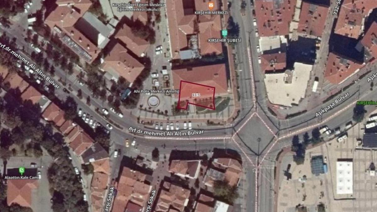 Kırşehir Belediyesi'nin binası tapuda kerpiç ev olarak görünüyor