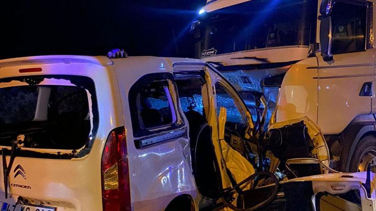 Diyarbakır'da 4 araç kazaya karıştı! Olay yerine sağlık ve jandarma ekipleri sevk edildi
