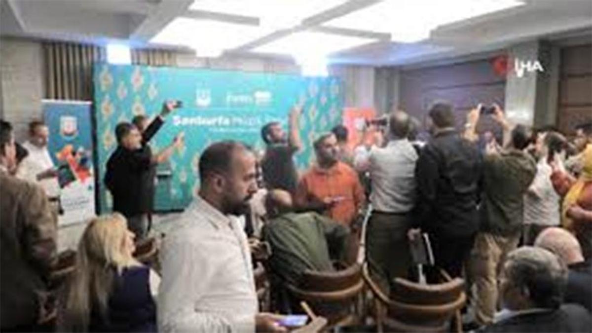 Şanlıurfa'da basın mensupları depreme basın toplantısında yakalandı
