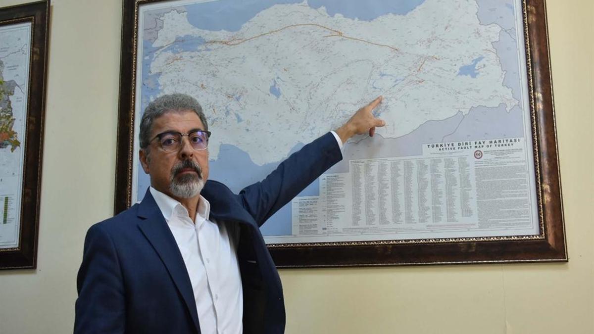 Deprem uzmanı Sözbilir:'Çok yakın bir gelecekte' diyerek deprem beklenen bölgeyi gösterdi! Kent merkezinde zemin kötü stok zayıf
