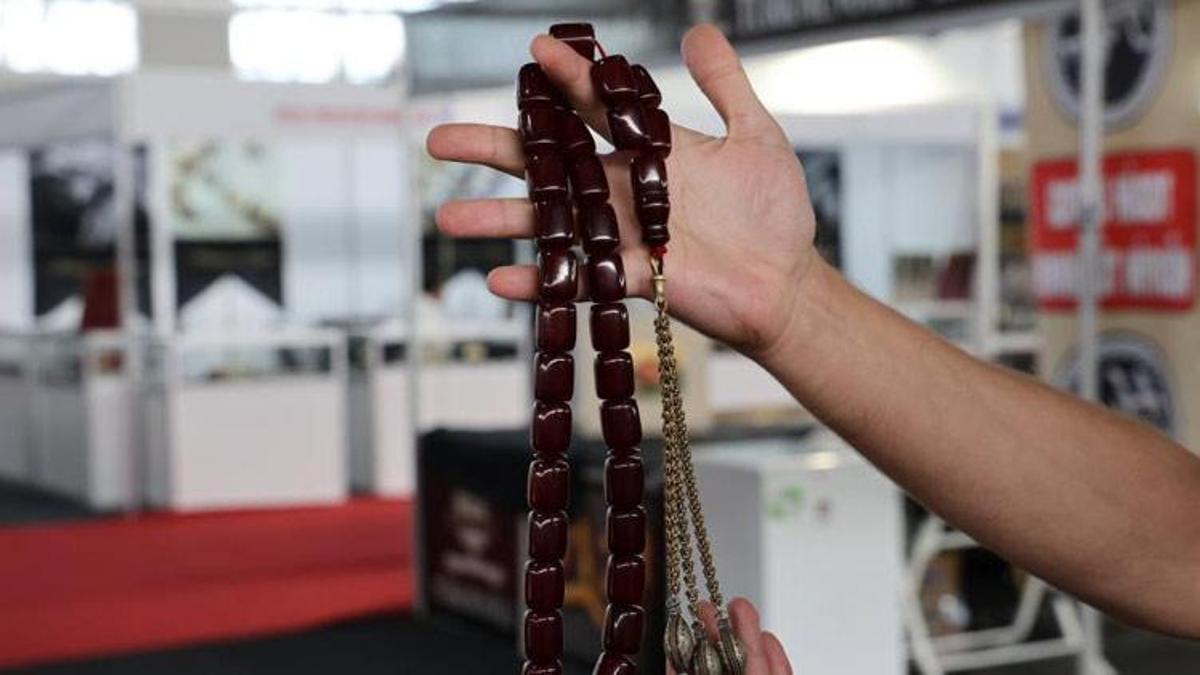 Adana'da 50 bin dolarlık tespih görücüye çıktı