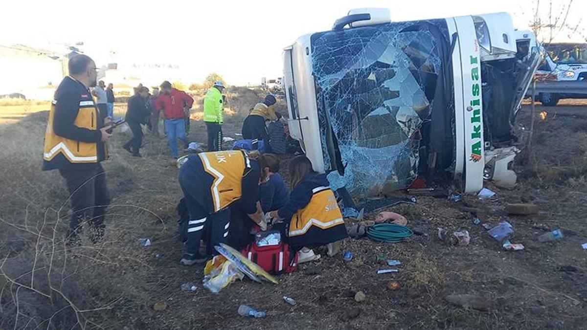 Aksaray'da yolcu otobüsü devrildi: 6 can kaybı, çok sayıda yaralı var, işte kaza anı