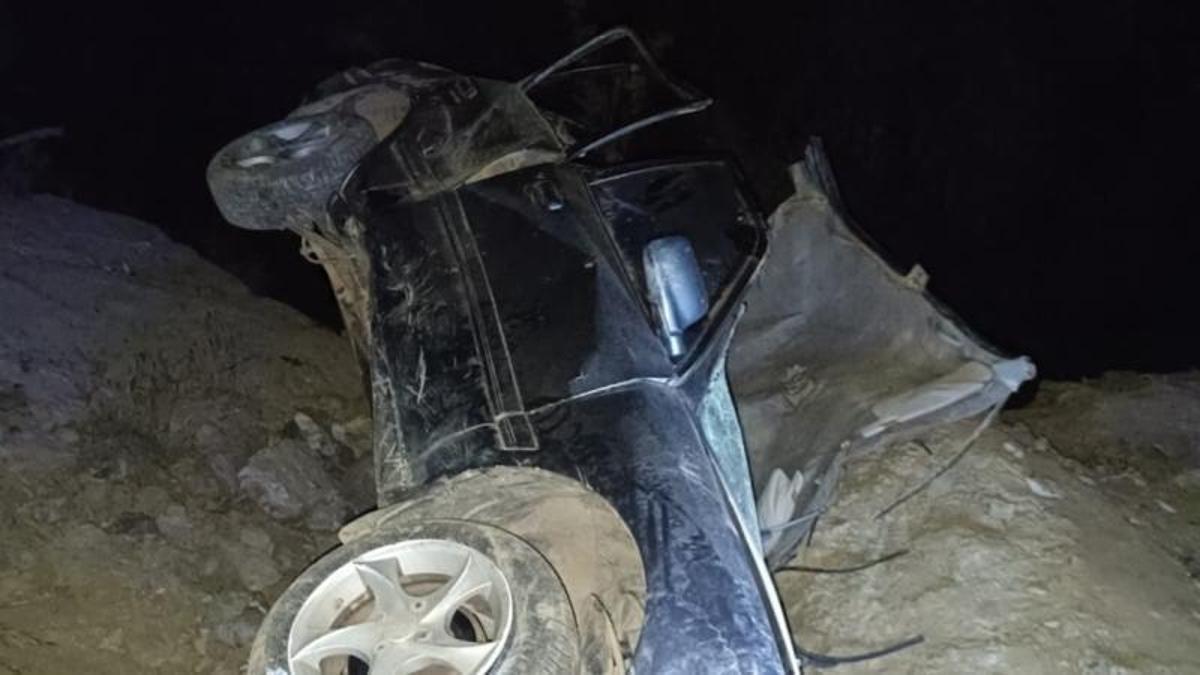 Sinop'ta otomobil dereye devrildi: 1 ölü, 2 yaralı