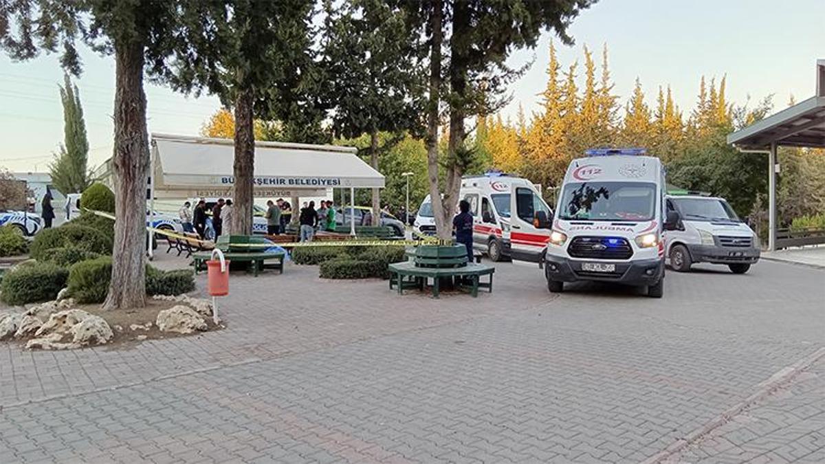 Adana'da kabir ziyaretine gelen 3 kadın öldürüldü