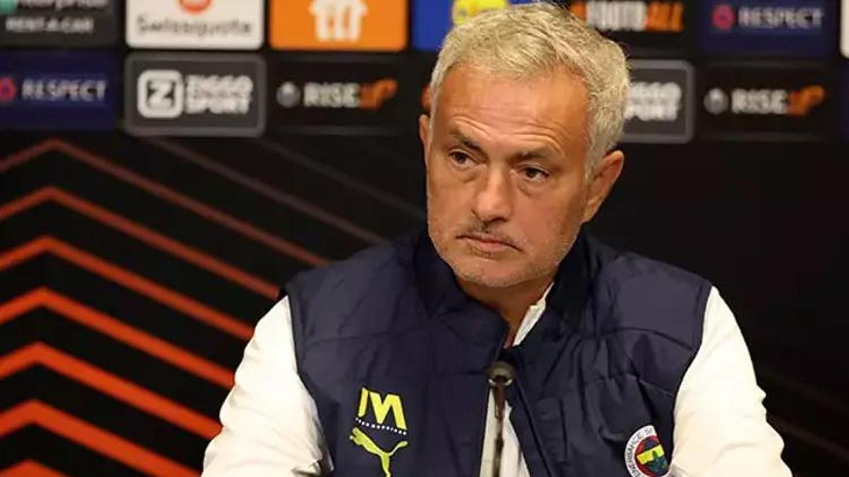 Mourinho'dan ortalığı karıştıracak sözler: Oosterwolde yerine Szymanski oynatırım, gol de atamıyor
