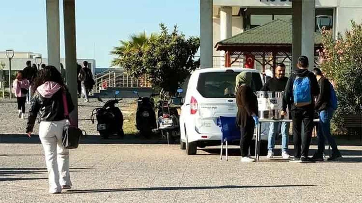 Adana Büyükşehir Belediyesi'nden üniversite öğrencilerine ücretsiz çorba ikramı