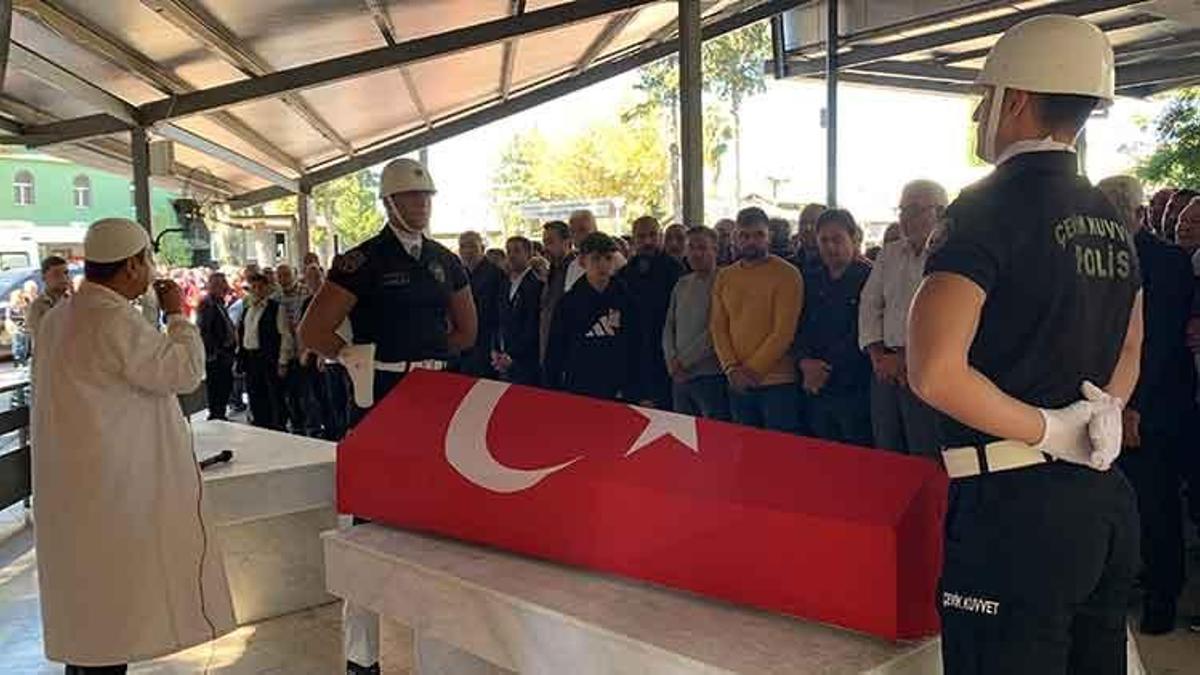 İstanbul'da kalp krizi geçiren Komiser Kayacan Adana'da toprağa verildi