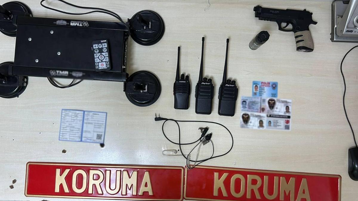 İstanbul- Esenler'de çakarlı araç kullanıp kendini polis olarak tanıtan şüpheli gözaltında