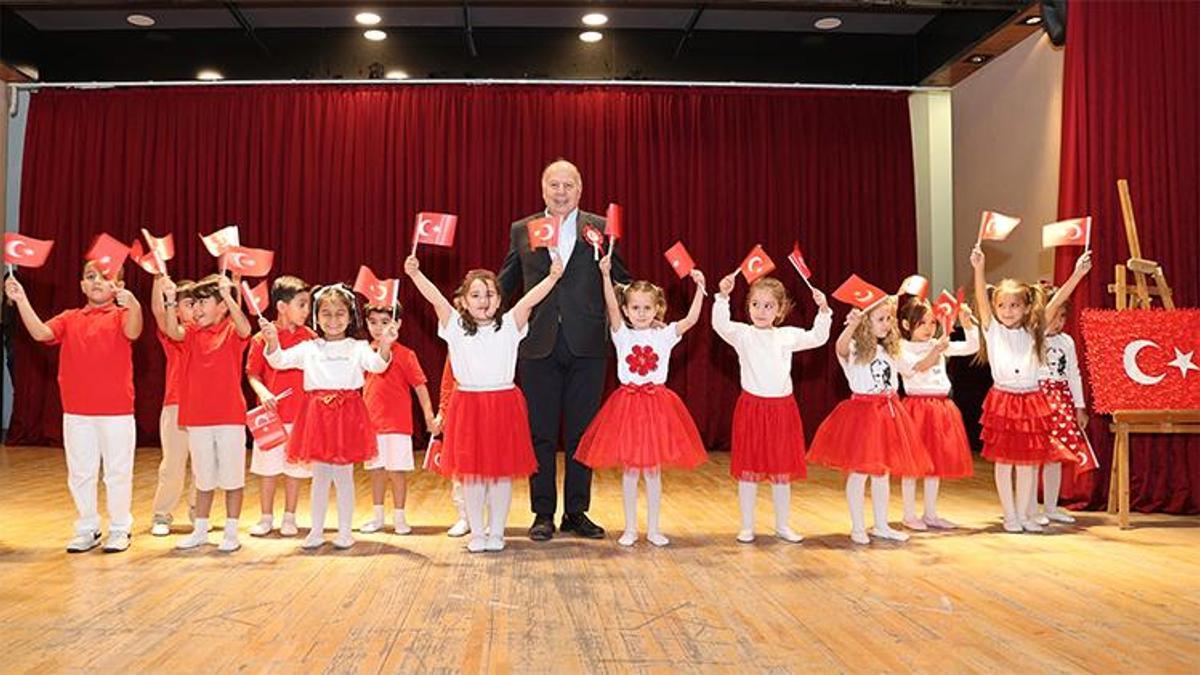 Yüreğir’in minik öğrencileri 29 Ekim’i coşkuyla kutladı
