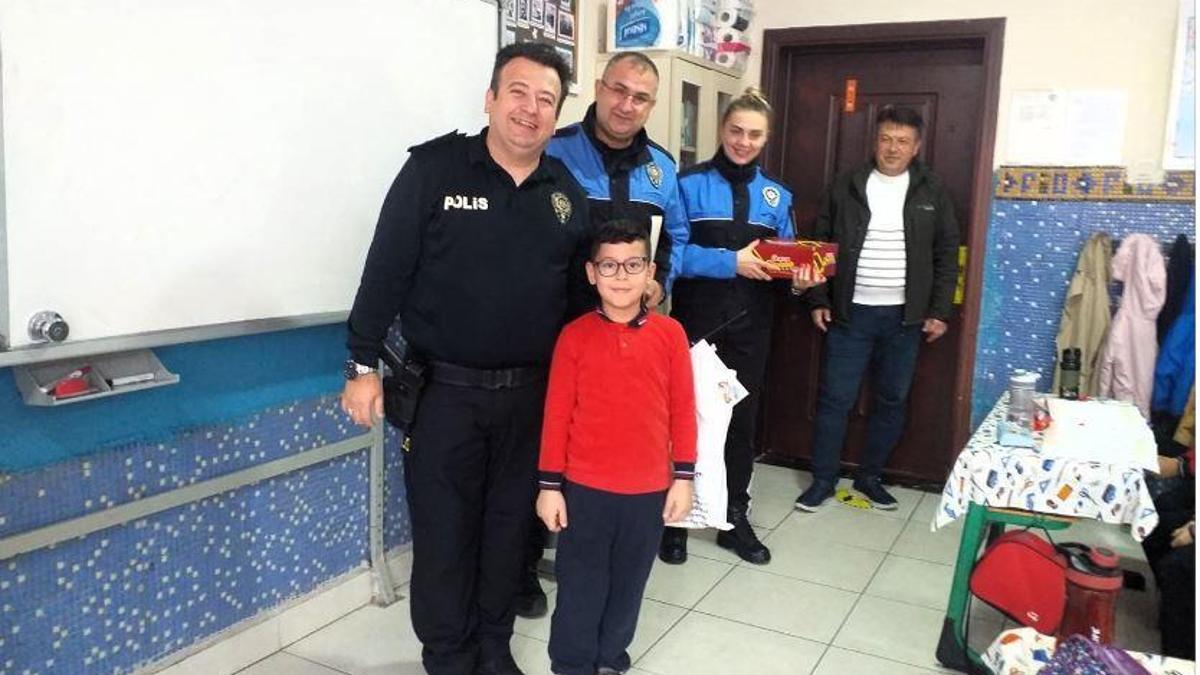 İlçe Emniyet Müdürü Öner'den 2.sınıf öğrencisi Yusuf Öztürk'e ziyaret