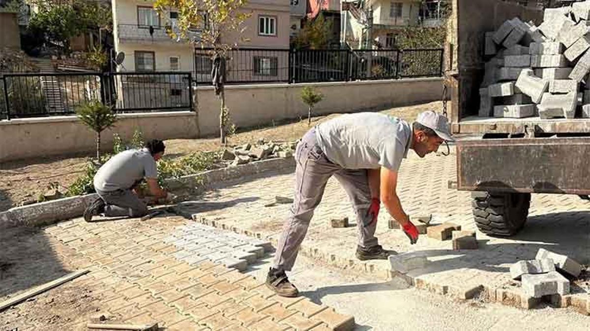 Pozantı Belediyesi’nden öğrencilere destek: Atatürk Ortaokulu bahçesi onarıldı
