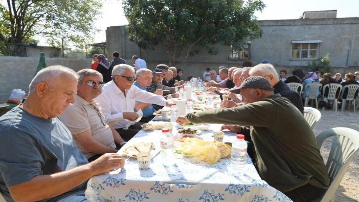 Afyon'da mezun olup Adana'da buluştular! Emekli polisler 40 yıl sonra bir araya geldi