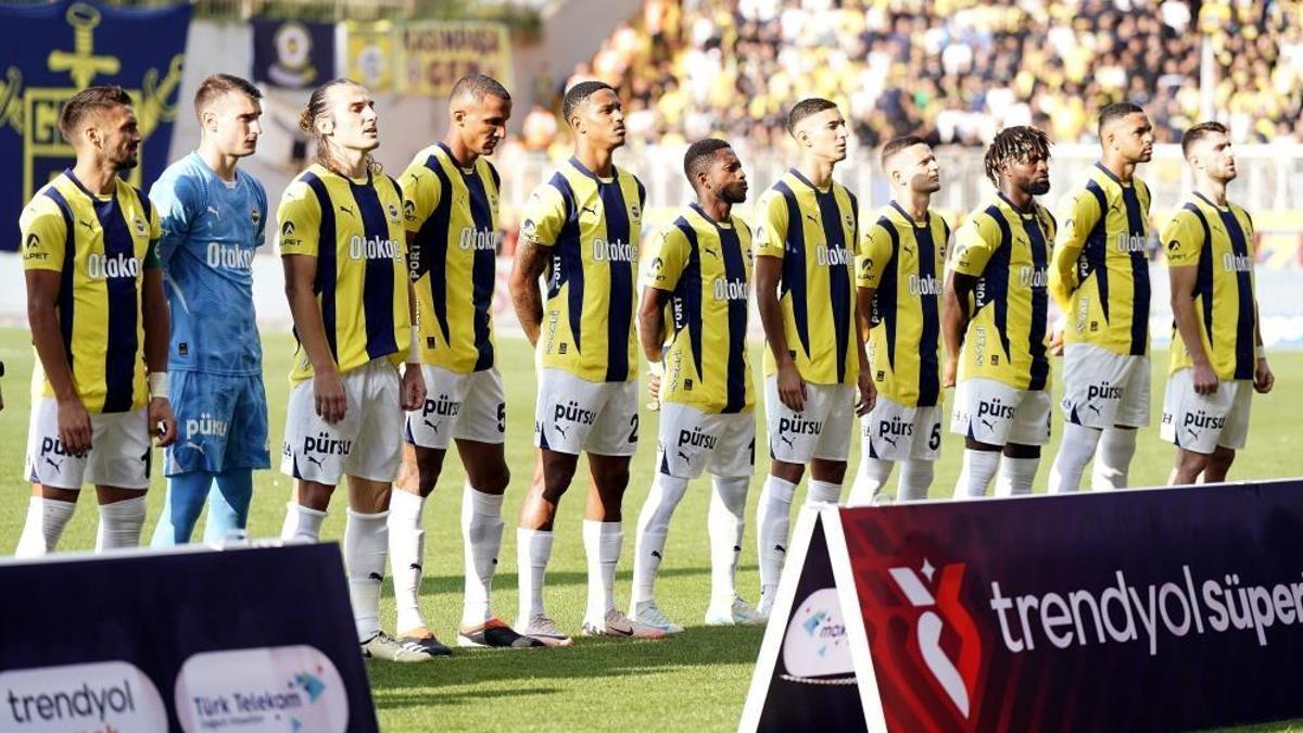 Fenerbahçe'nin Trabzonspor maçı kamp kadrosu belli oldu
