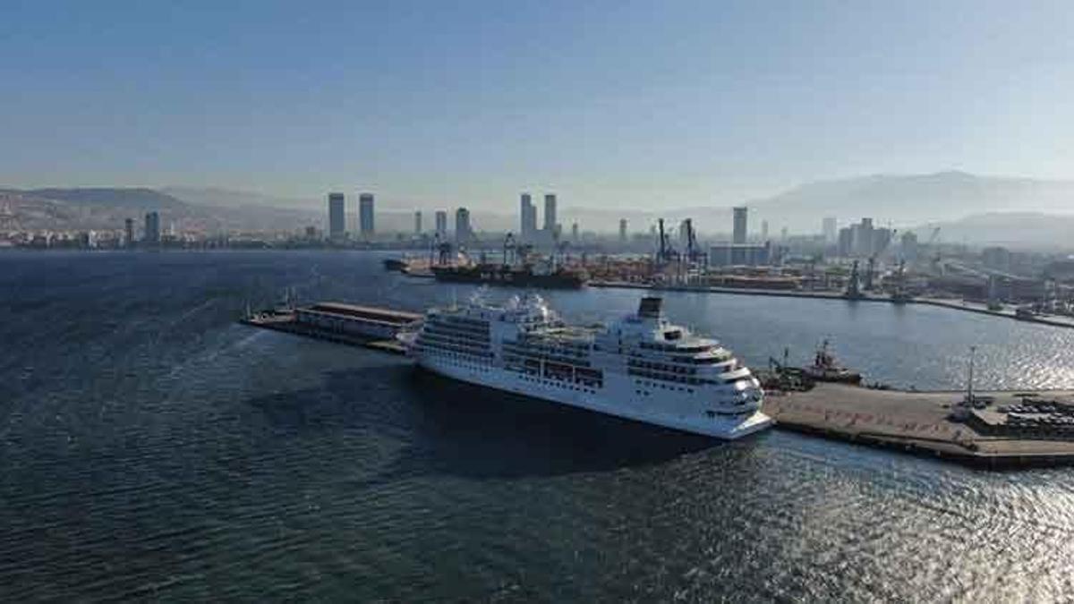 İzmir'de kruvaziyer turizmi gelişiyor: 10 ayda 150 bin yolcu geldi